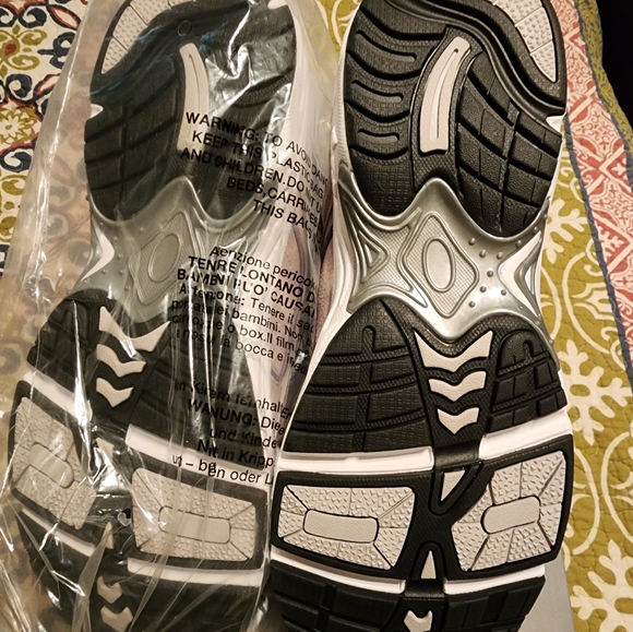 Vionic Men's Classic Walker 11.5 - Picture 6 of 6